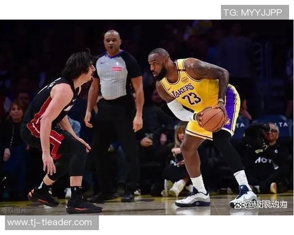 骑士与活塞季后赛第三场激战回顾精彩瞬间与关键时刻分析